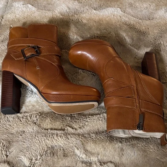 Clarks Gabriel Mix Tan Leather High Heel Ankle Boots – Size 6.5M - Picture 1 of 2